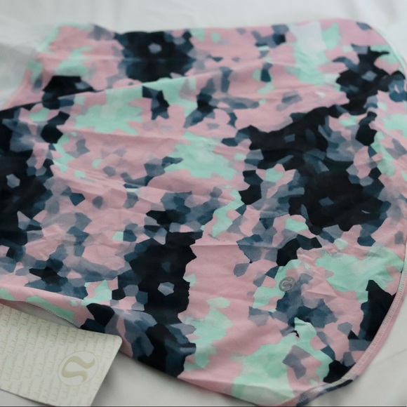 NWT Lululemon Women’s Tank - Picture 3 of 4